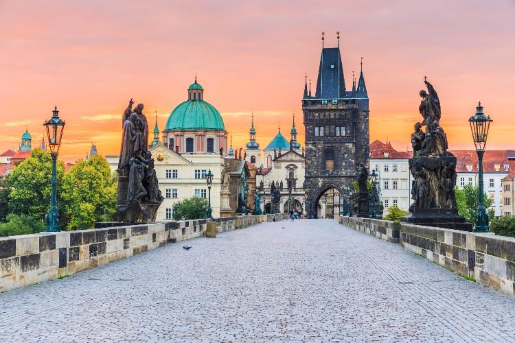 Test your knowledge of famous landmarks in the Czech Republic! Can you recognize these iconic structures and locations? Challenge yourself and see how many correct answers you can get out of 10!