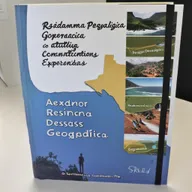 crie uma capa de livro usando as imagens anexadas com o título: O PROGRAMA RESIDÊNCIA PEDAGÓGICA GEOGRAFIA: EXPERIÊNCIAS, DESAFIOS E CONTRIBUIÇÕES