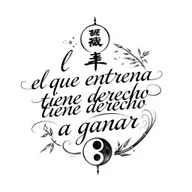 A tattoo design featuring the phrase "el que entrena tiene derecho a ganar" creatively integrated into a martial arts theme